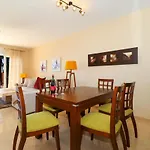 Malibu B3 Luxury 2Br By Rafleys, Paronamic Sea Views