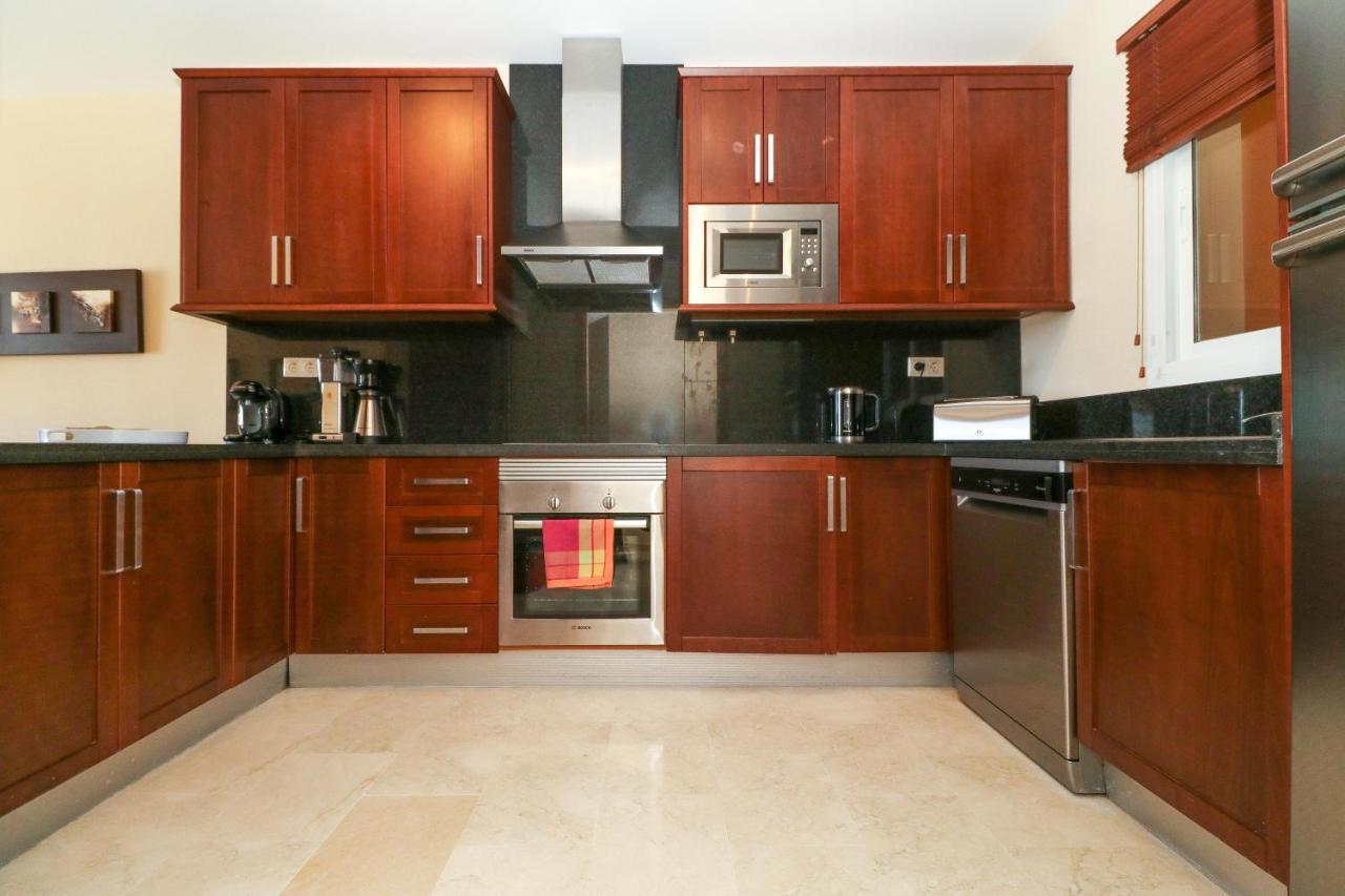 Malibu B3 Luxury 2br By Rafleys, Paronamic Sea Views