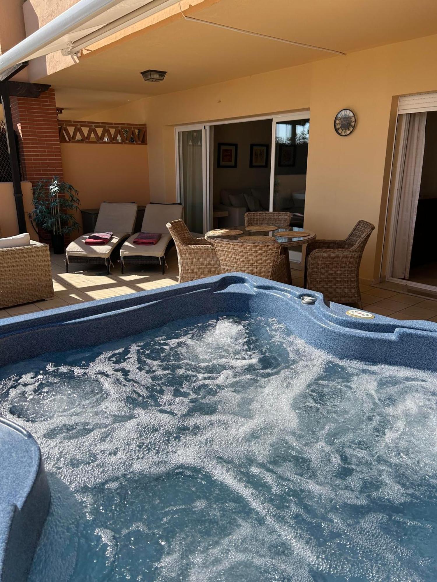 Malibu B3 Luxury 2br By Rafleys, Paronamic Sea Views Apartamento